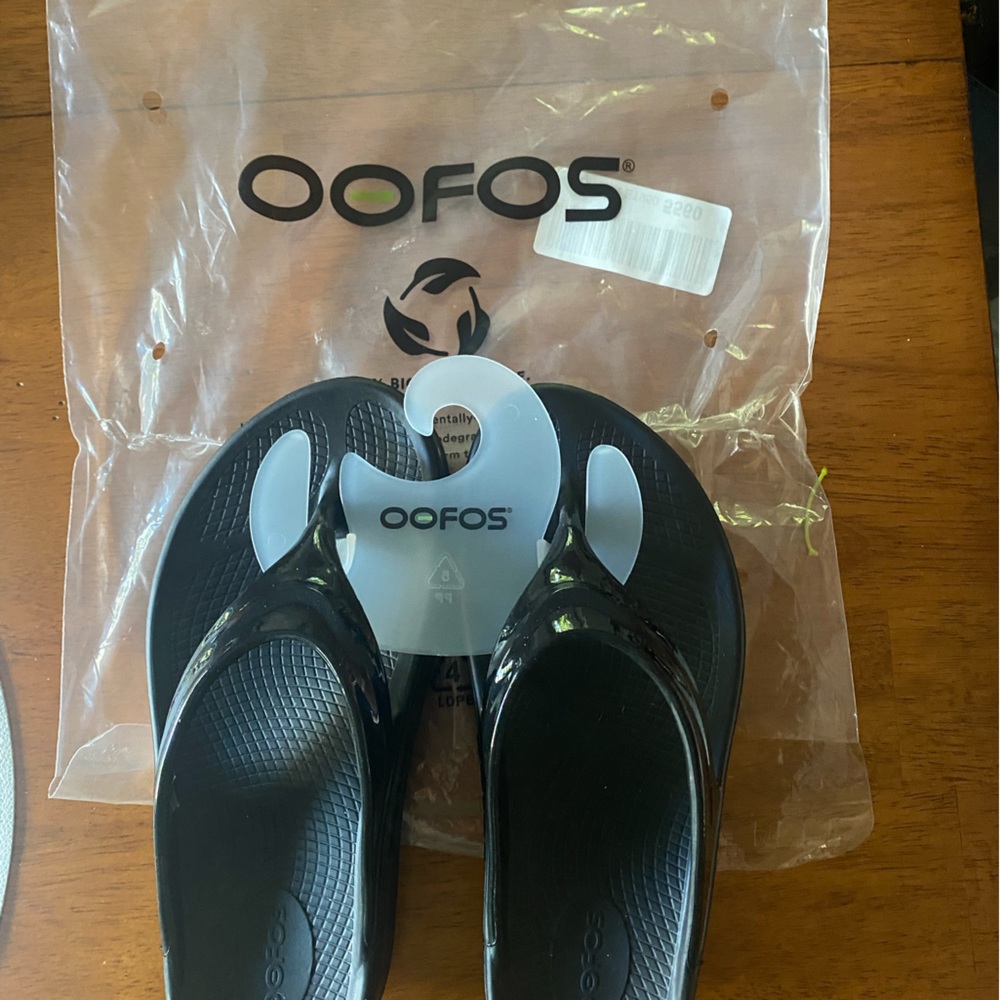 OOFOS Women’s OOmega OOLala Sandal